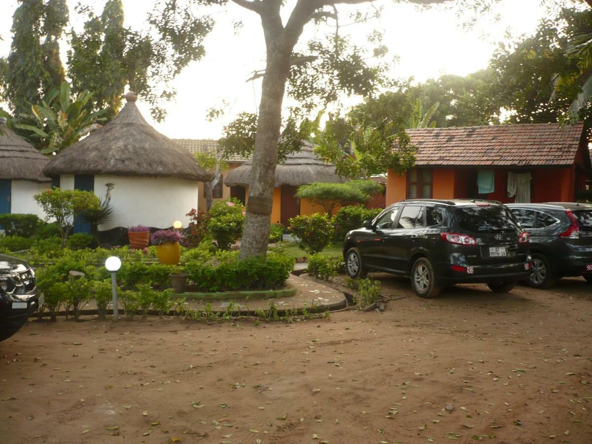 Big Milly'S Backyard Hotell Kokrobite Exteriör bild