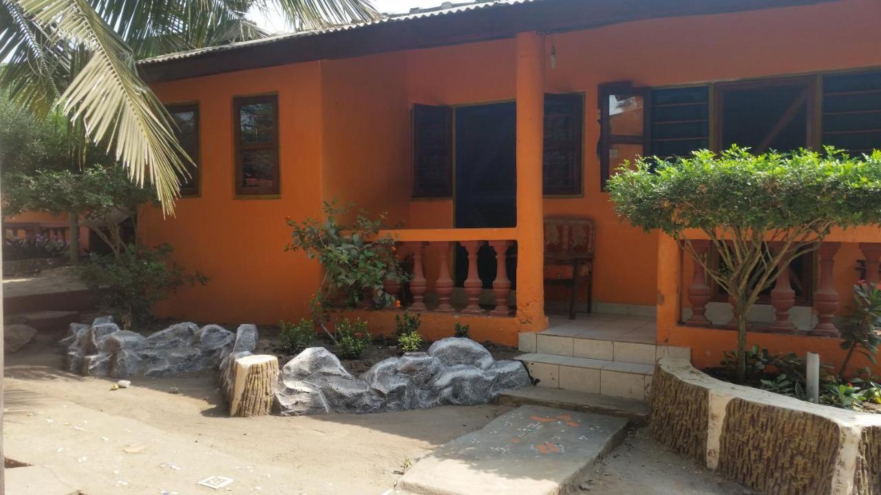 Big Milly'S Backyard Hotell Kokrobite Exteriör bild