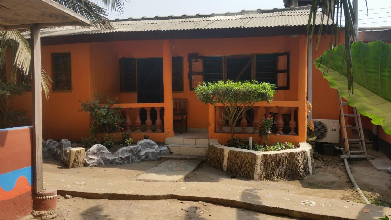 Big Milly'S Backyard Hotell Kokrobite Exteriör bild
