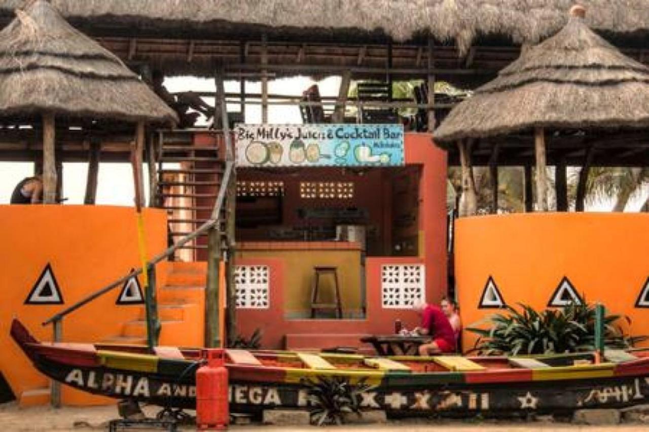 Big Milly'S Backyard Hotell Kokrobite Exteriör bild